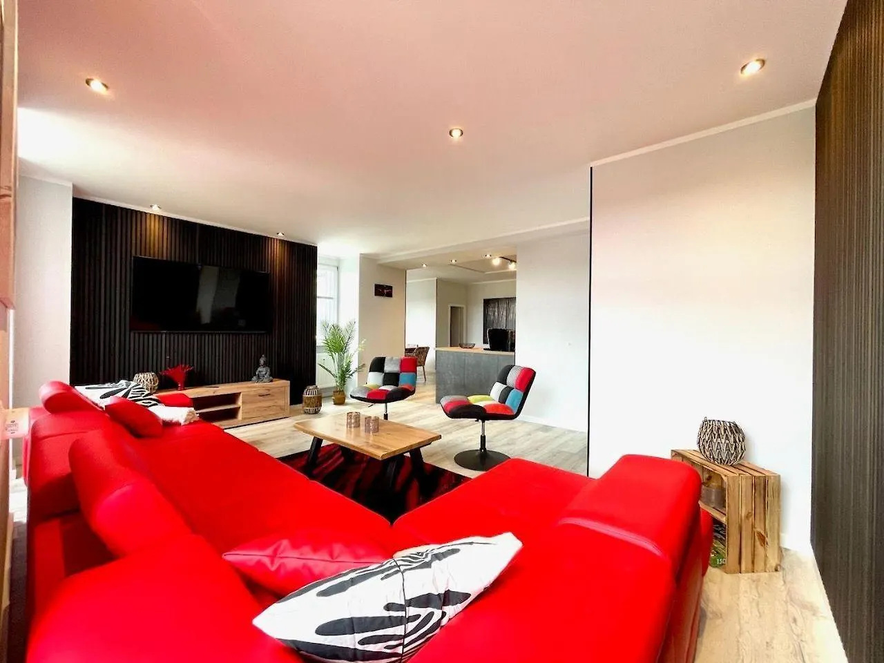 Premium-Penthouse-W46 contacts